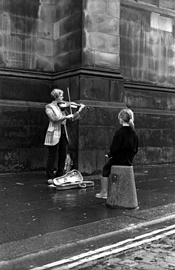 Busking in Edimburgh (UK)